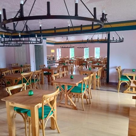 Auberge Pique Nique Шауиниган Екстериор снимка