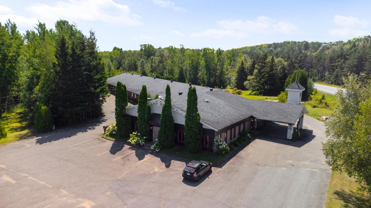 Auberge Pique Nique Шауиниган Екстериор снимка